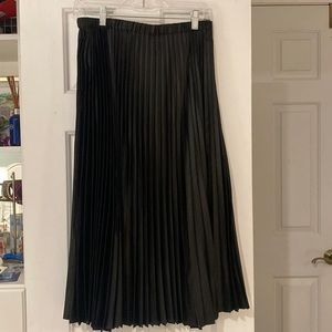 NWT Banana Republic Black Pleated MIDI Skirt Size Medium